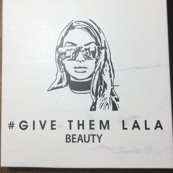 Give them Lala beauty eyeshadow pallet, new - Picture 1 of 4